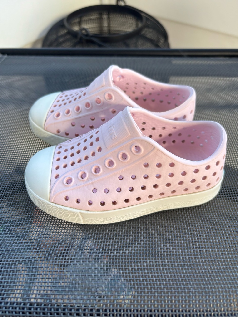 Native Jefferson kids Pink classic slip-on shoes Size 5 C5